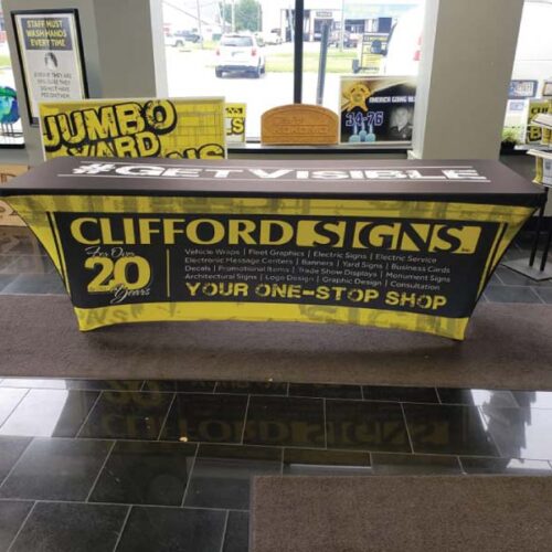 clifford-signs-fitted-cloth